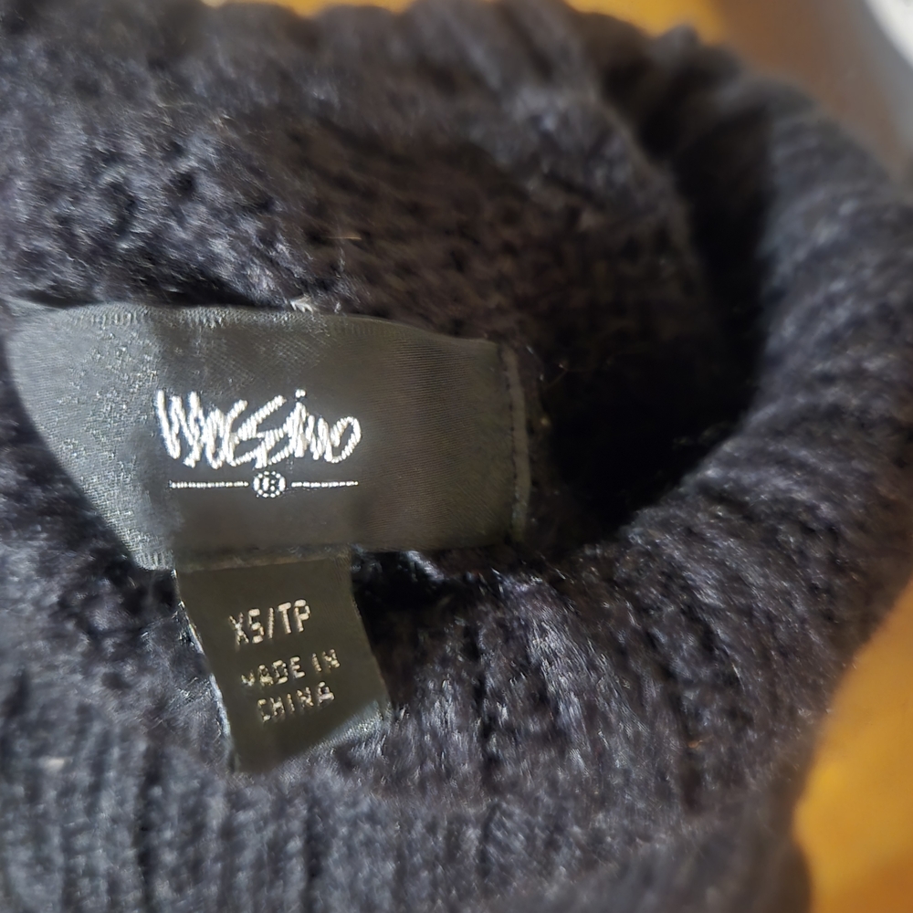 Women's Black Turtleneck Sleeveless Sweater - Picture 2 of 4